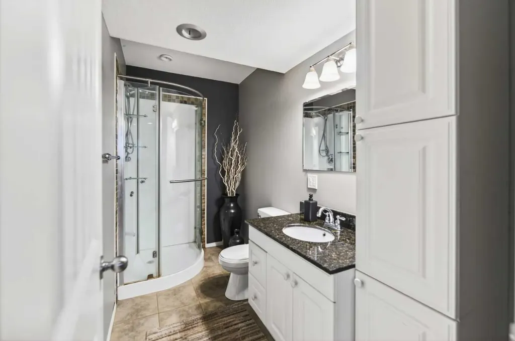 32 Reynolds Road Sylvan Lake AB T4S 0C2
