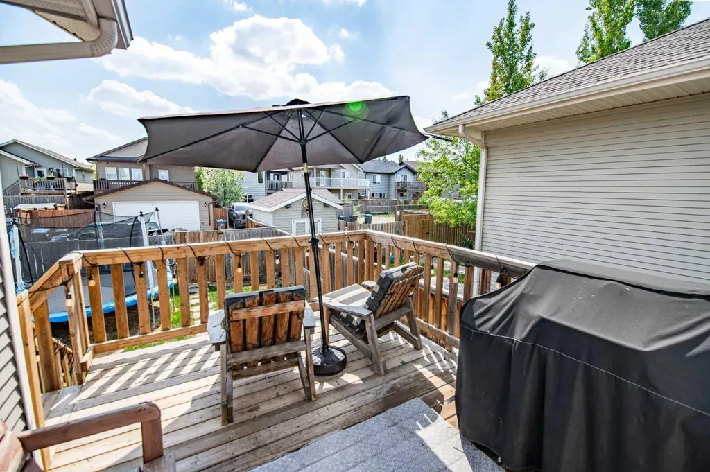 32 Reynolds Road Sylvan Lake AB T4S 0C2