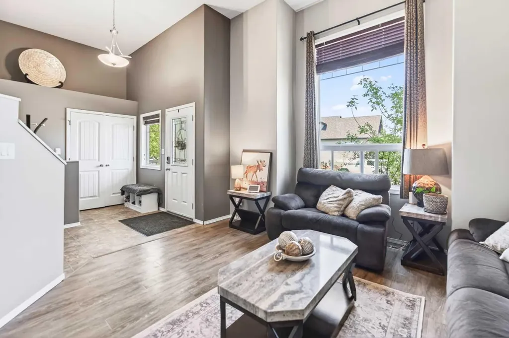 32 Reynolds Road Sylvan Lake AB T4S 0C2
