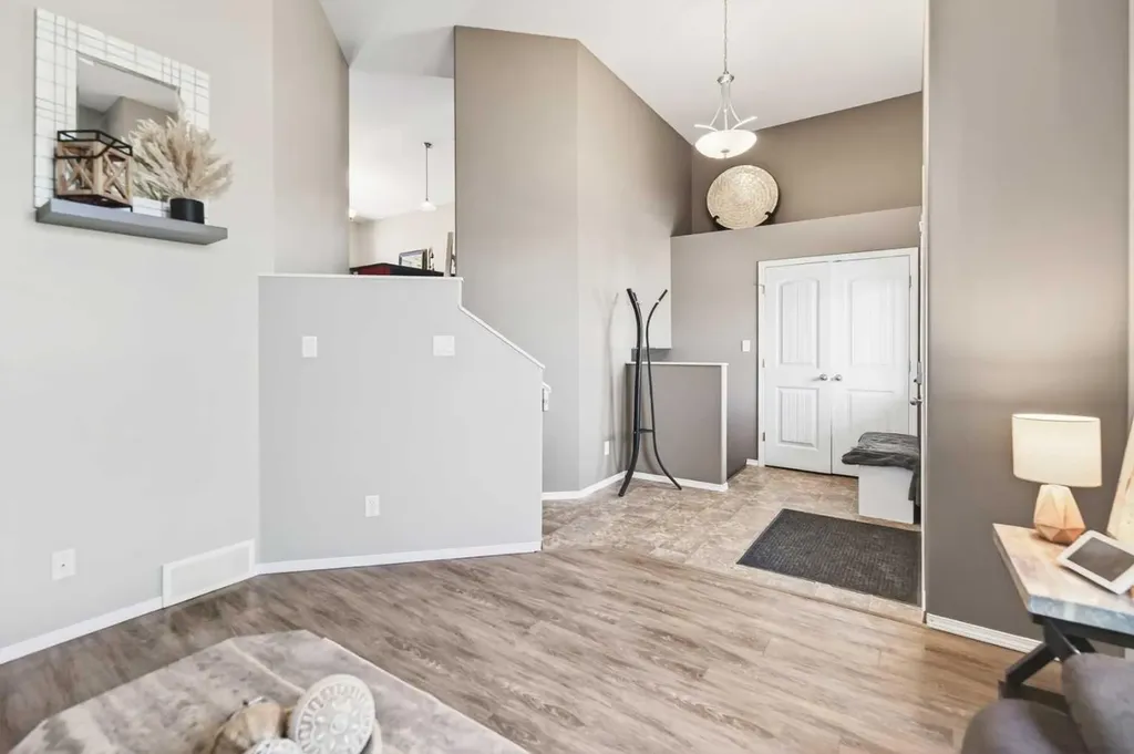 32 Reynolds Road Sylvan Lake AB T4S 0C2