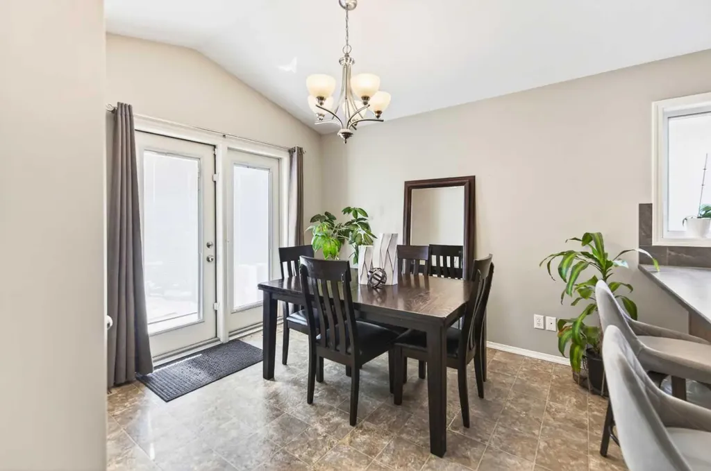 32 Reynolds Road Sylvan Lake AB T4S 0C2