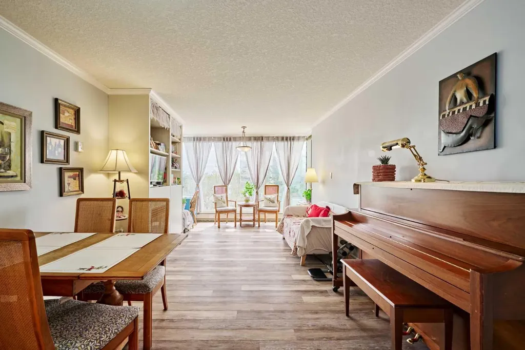 4555 Varsity Lane NW Calgary AB T3A 2V6