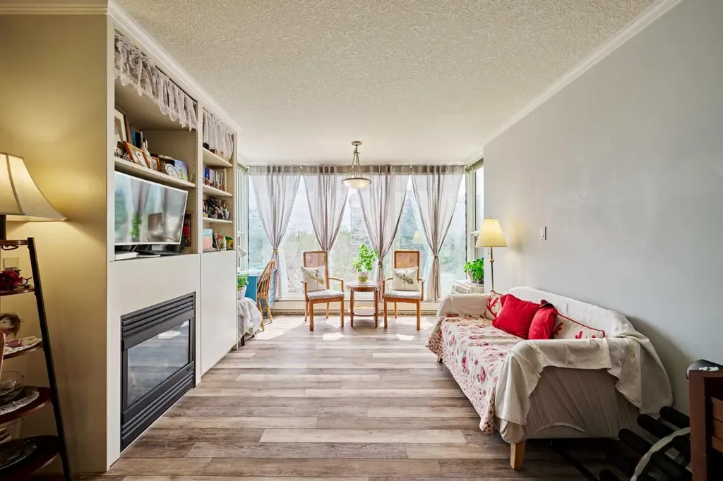 4555 Varsity Lane NW Calgary AB T3A 2V6