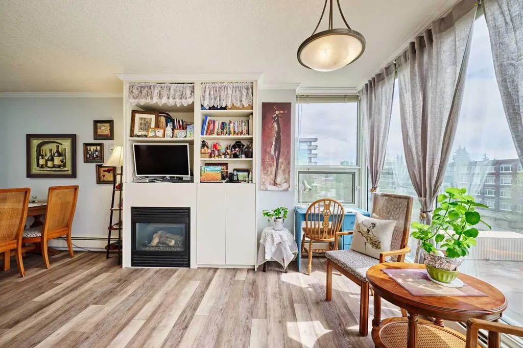 4555 Varsity Lane NW Calgary AB T3A 2V6