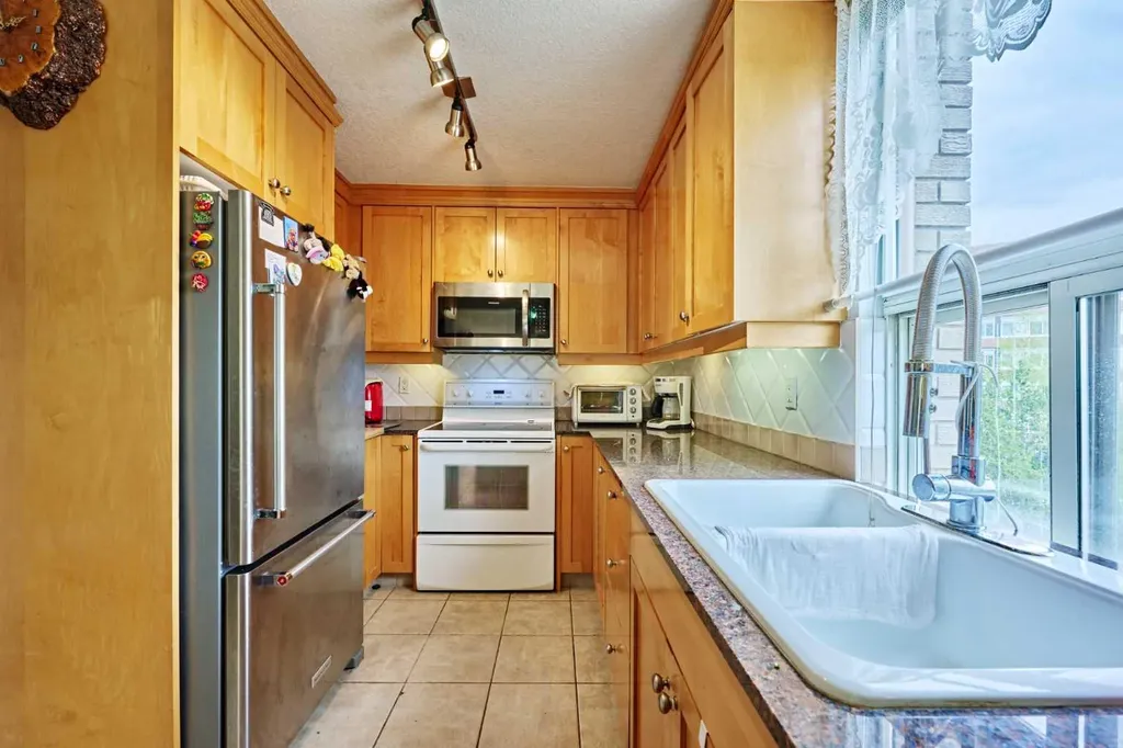 4555 Varsity Lane NW Calgary AB T3A 2V6