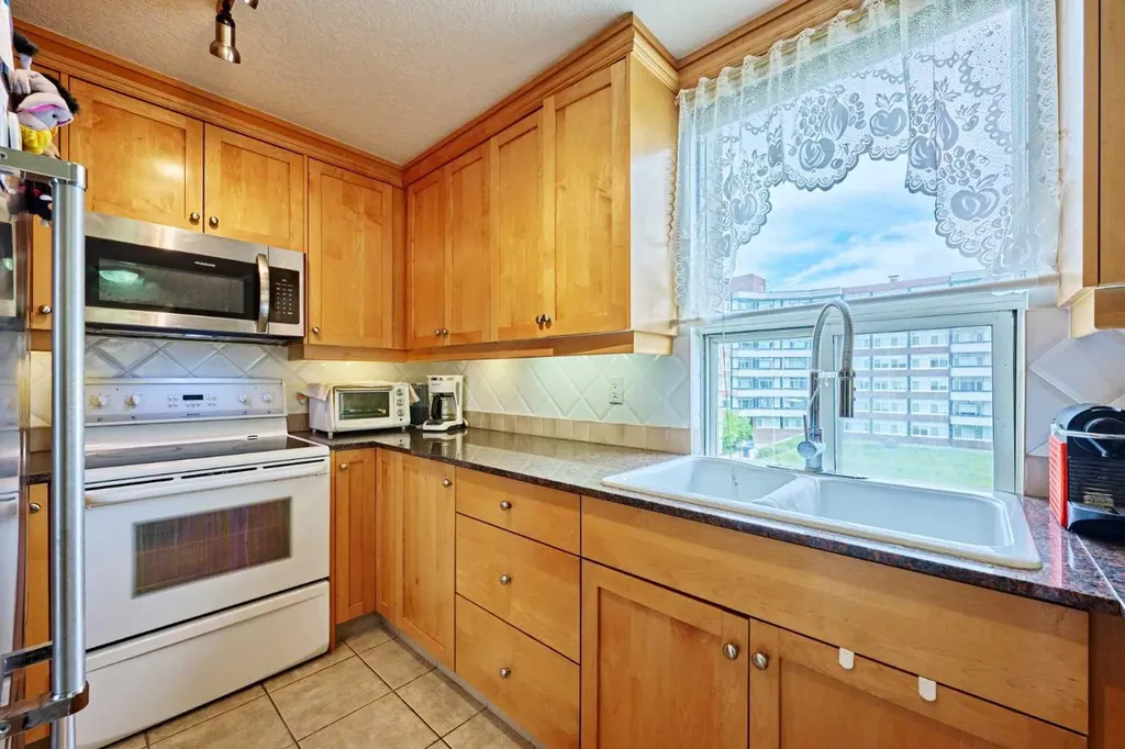 4555 Varsity Lane NW Calgary AB T3A 2V6