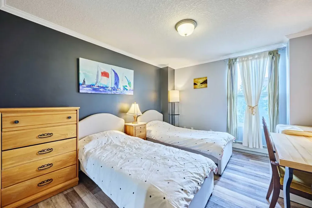 4555 Varsity Lane NW Calgary AB T3A 2V6