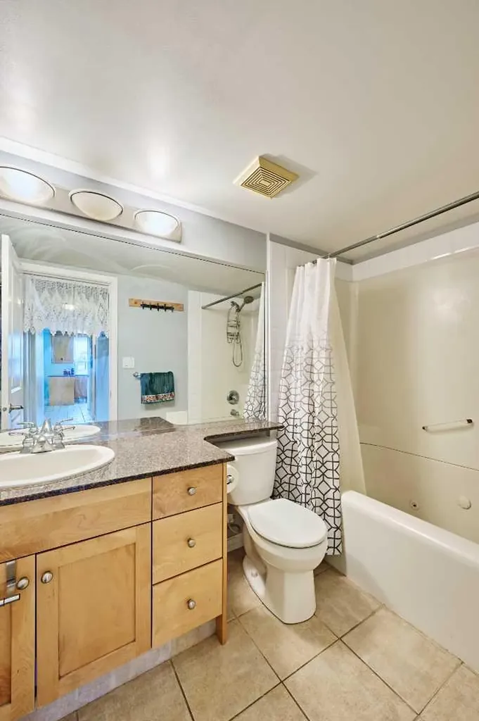 4555 Varsity Lane NW Calgary AB T3A 2V6