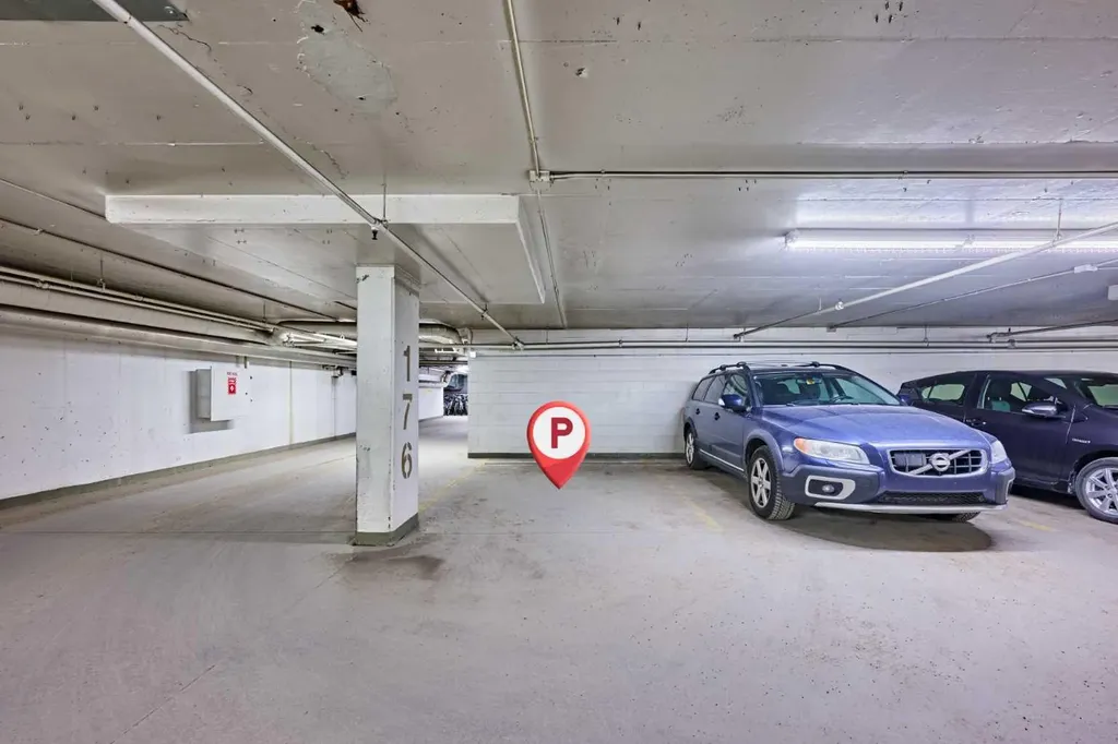 4555 Varsity Lane NW Calgary AB T3A 2V6