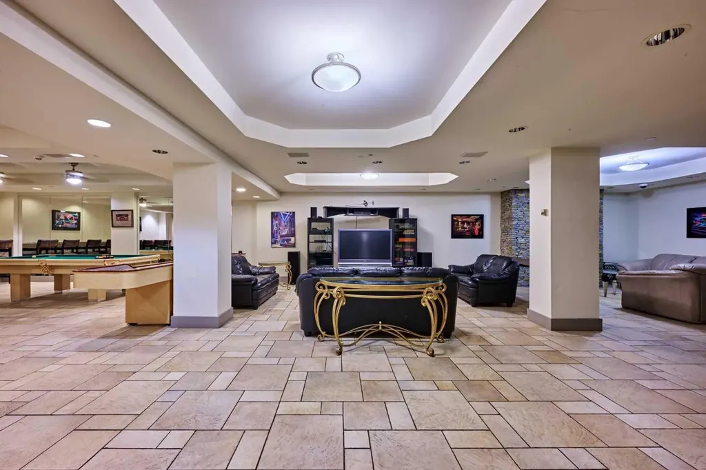 4555 Varsity Lane NW Calgary AB T3A 2V6
