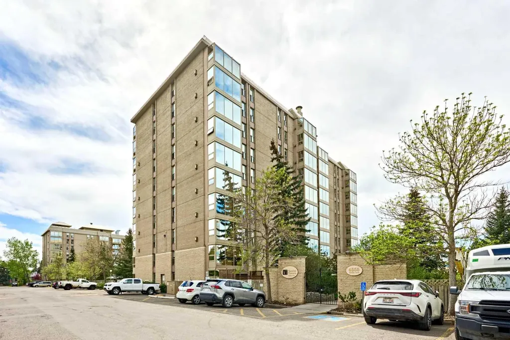 4555 Varsity Lane NW Calgary AB T3A 2V6