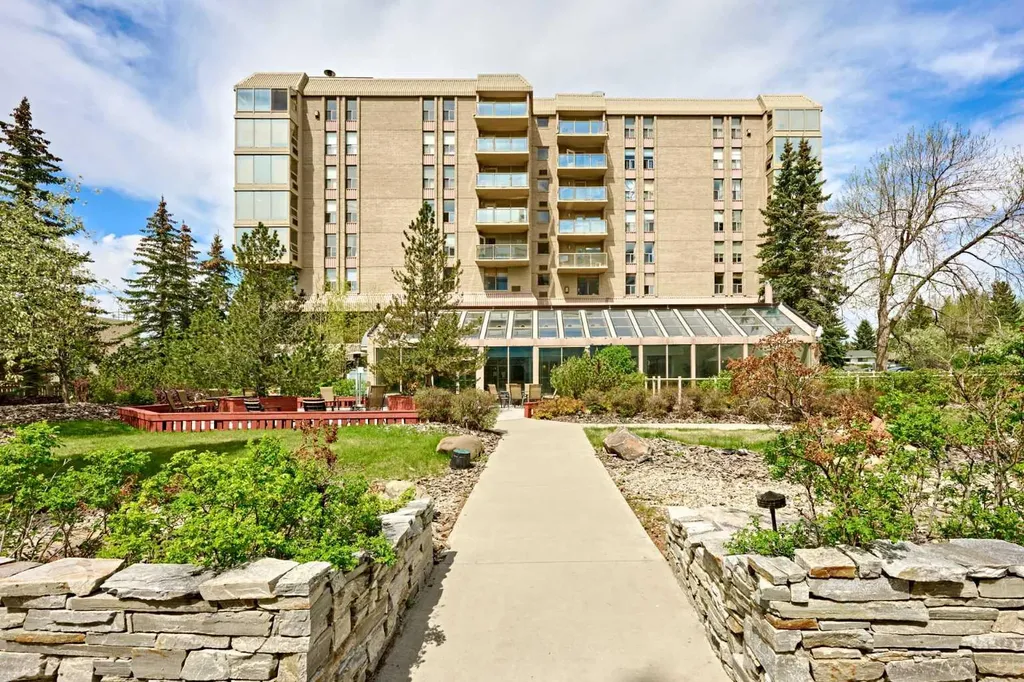 4555 Varsity Lane NW Calgary AB T3A 2V6
