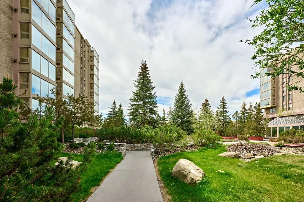 4555 Varsity Lane NW Calgary AB T3A 2V6