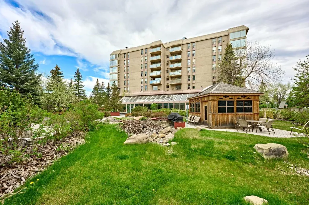 4555 Varsity Lane NW Calgary AB T3A 2V6