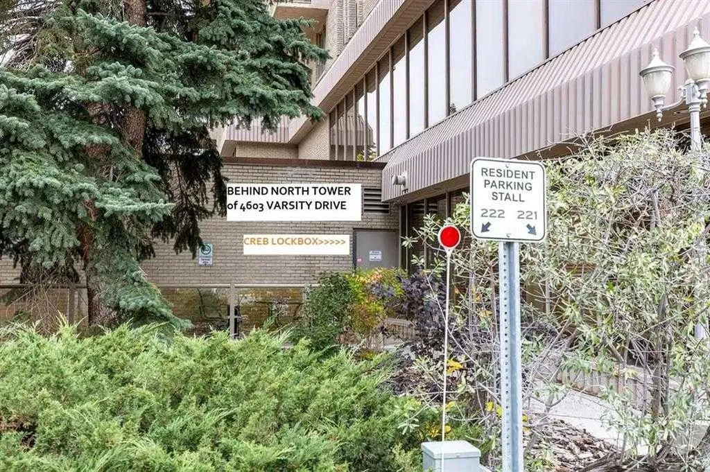 4555 Varsity Lane NW Calgary AB T3A 2V6