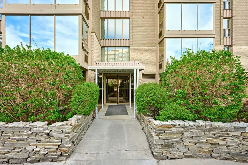 4555 Varsity Lane NW Calgary AB T3A 2V6