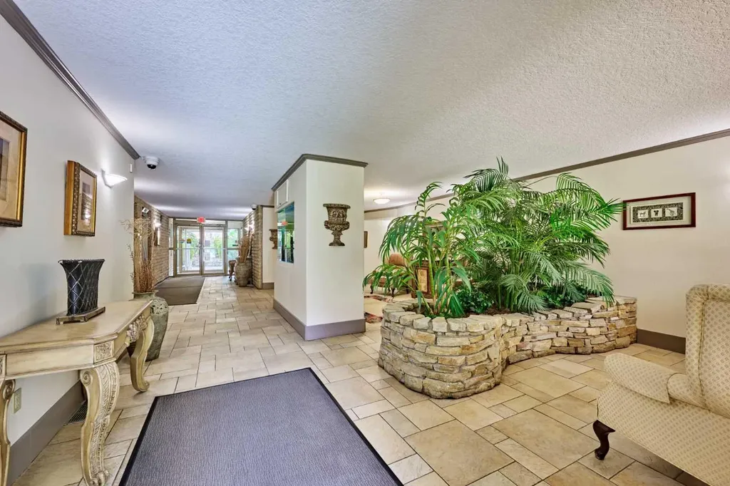4555 Varsity Lane NW Calgary AB T3A 2V6