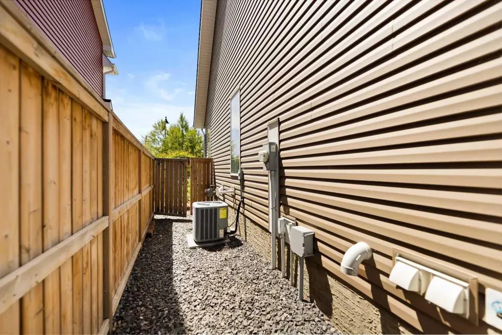456 Auburn Bay Avenue SE Calgary AB T3M 1Y5