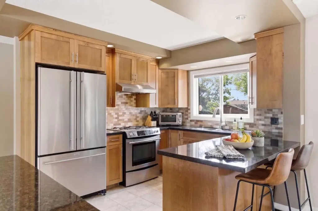 351 Queen Charlotte Road SE Calgary AB T2J4H5