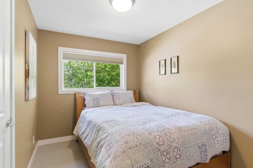 351 Queen Charlotte Road SE Calgary AB T2J4H5