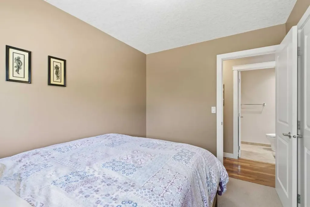 351 Queen Charlotte Road SE Calgary AB T2J4H5