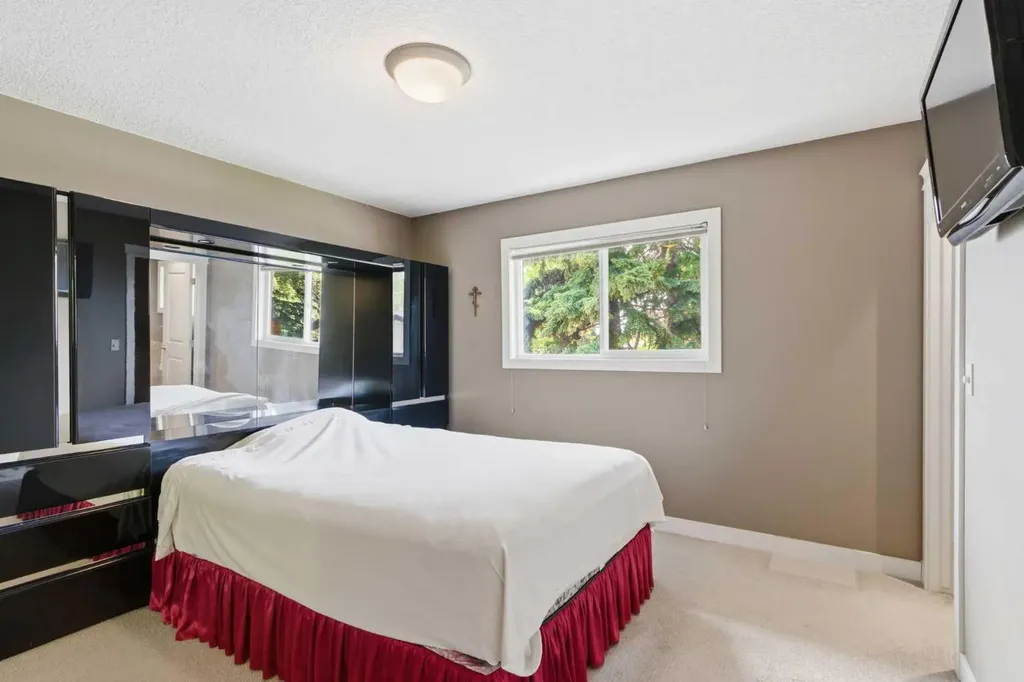 351 Queen Charlotte Road SE Calgary AB T2J4H5