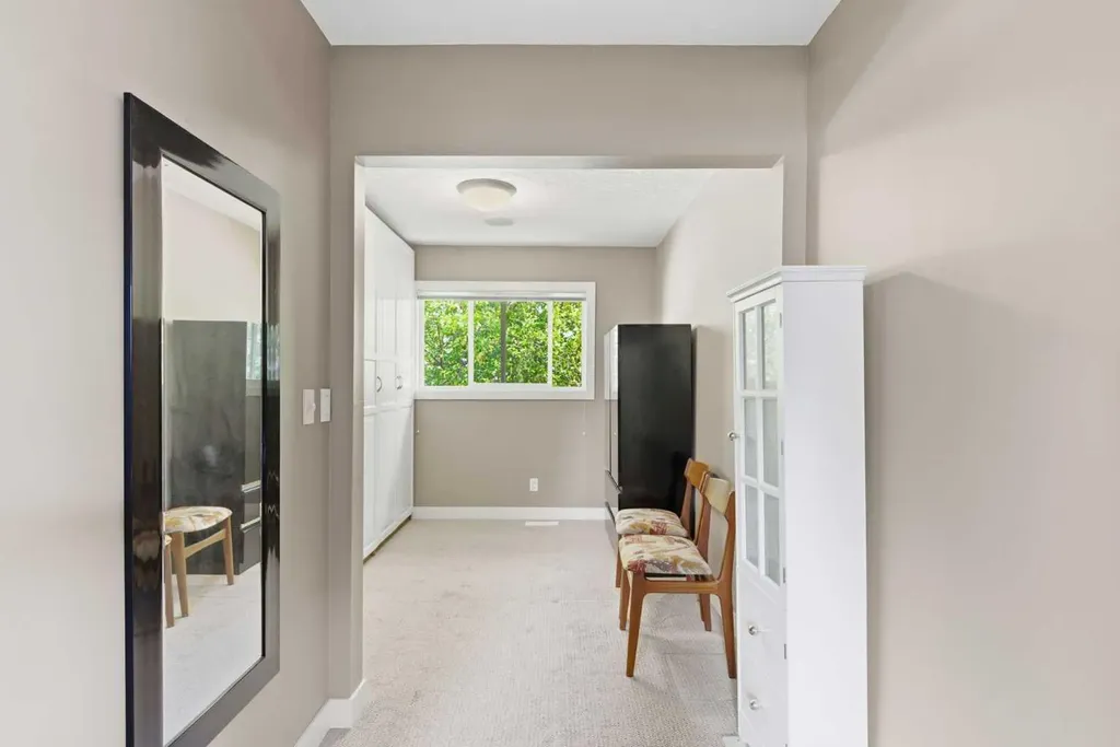 351 Queen Charlotte Road SE Calgary AB T2J4H5