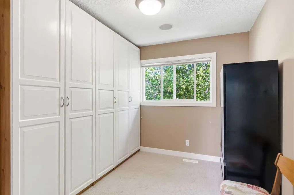 351 Queen Charlotte Road SE Calgary AB T2J4H5