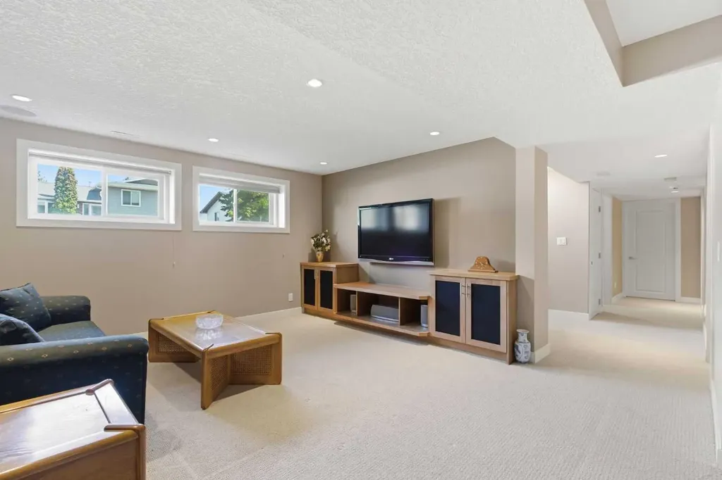 351 Queen Charlotte Road SE Calgary AB T2J4H5