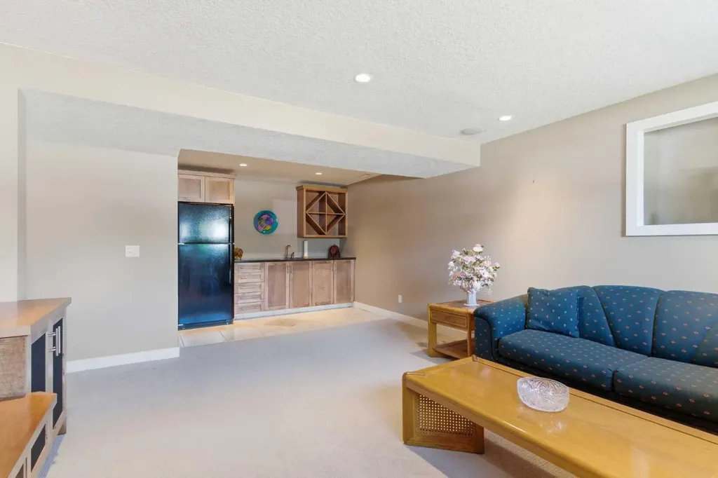 351 Queen Charlotte Road SE Calgary AB T2J4H5