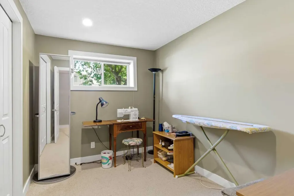 351 Queen Charlotte Road SE Calgary AB T2J4H5