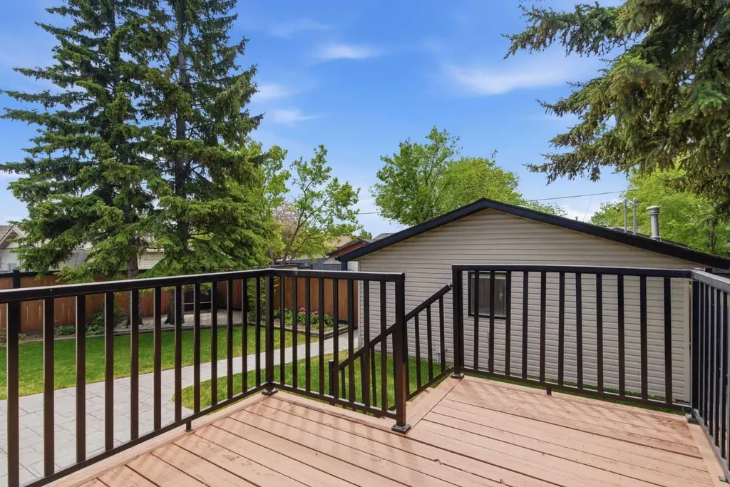 351 Queen Charlotte Road SE Calgary AB T2J4H5