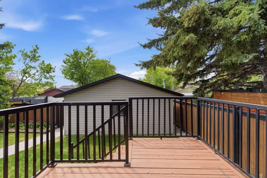 351 Queen Charlotte Road SE Calgary AB T2J4H5