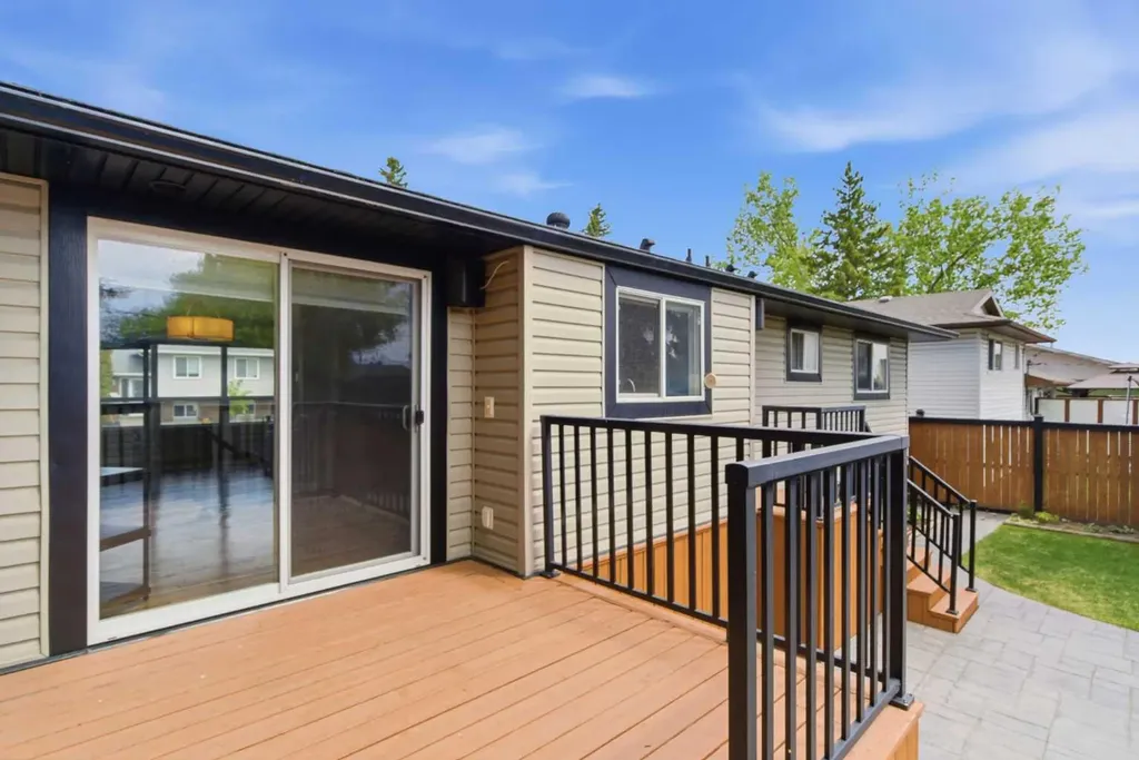 351 Queen Charlotte Road SE Calgary AB T2J4H5