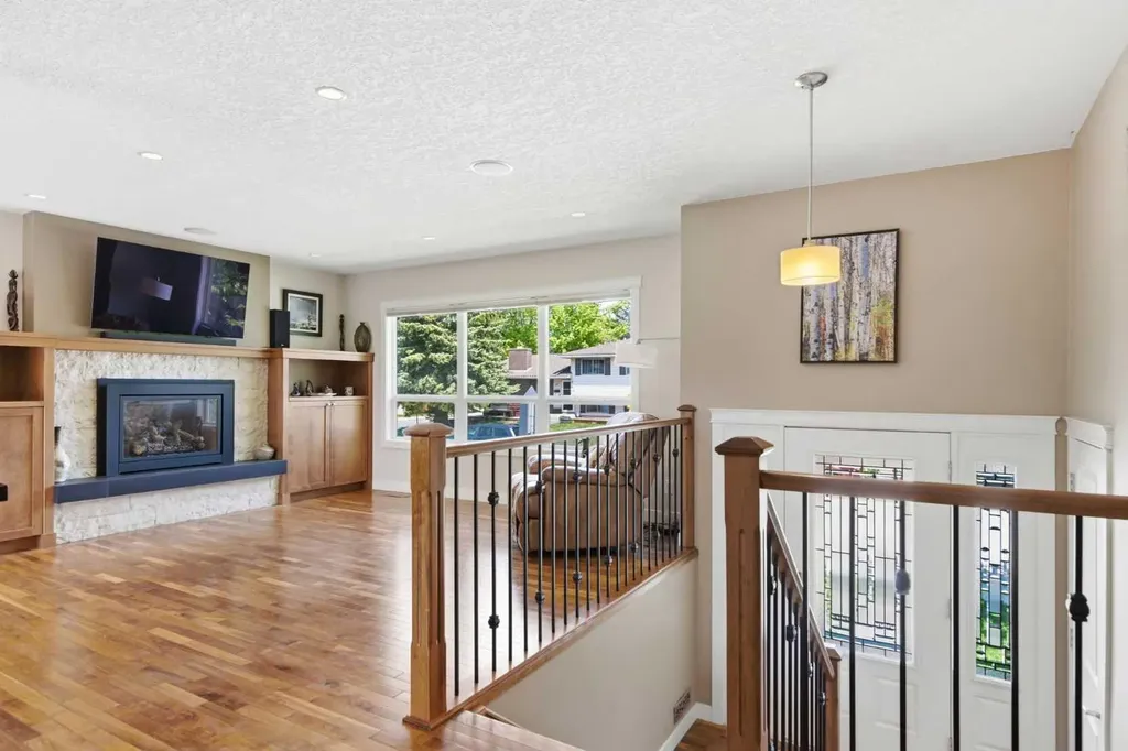 351 Queen Charlotte Road SE Calgary AB T2J4H5