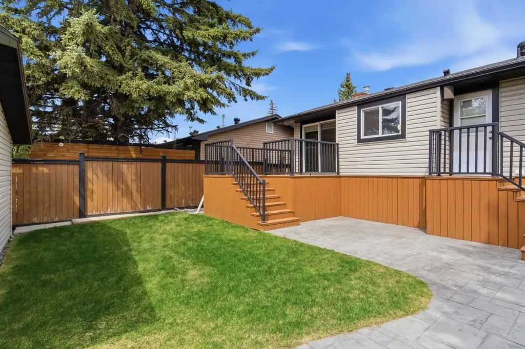 351 Queen Charlotte Road SE Calgary AB T2J4H5
