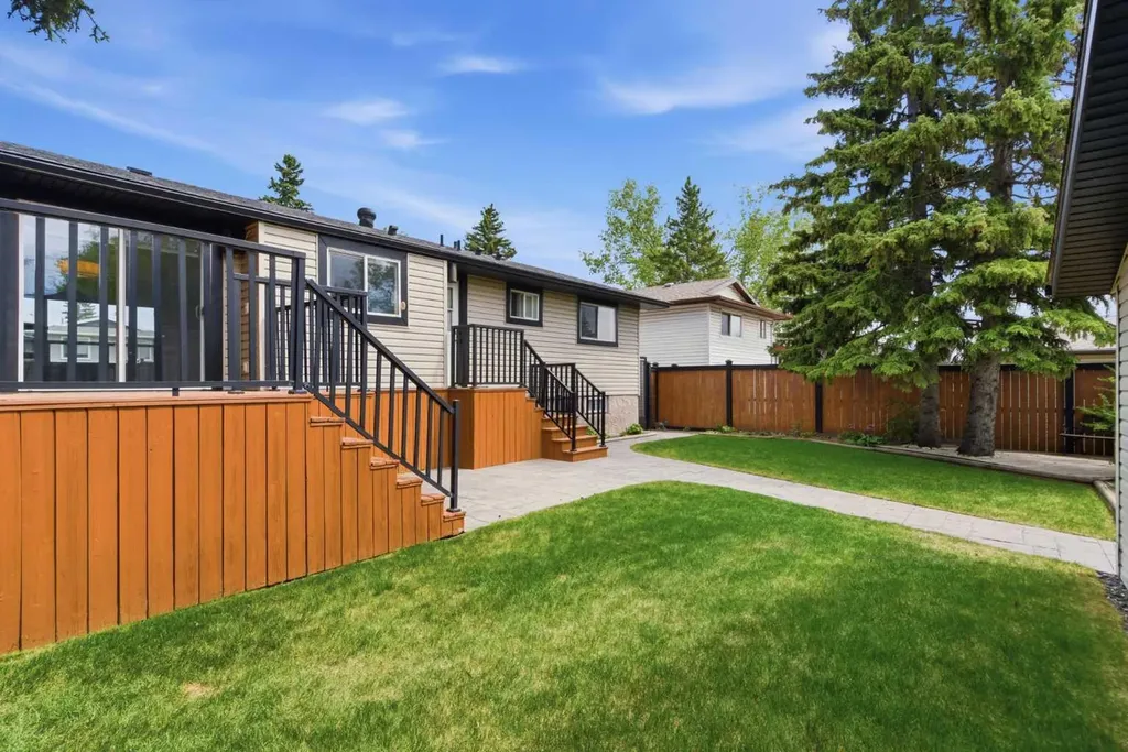 351 Queen Charlotte Road SE Calgary AB T2J4H5