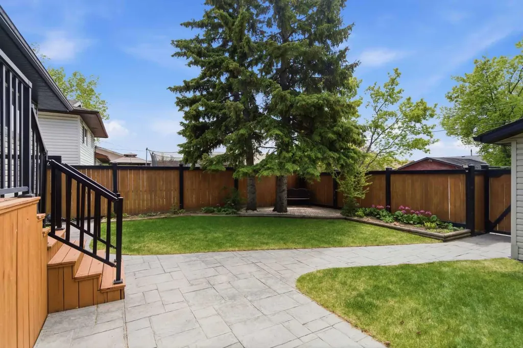 351 Queen Charlotte Road SE Calgary AB T2J4H5