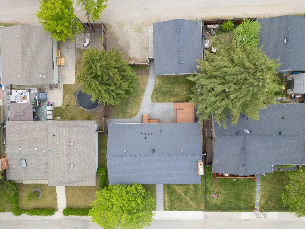 351 Queen Charlotte Road SE Calgary AB T2J4H5