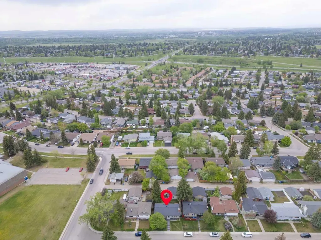 351 Queen Charlotte Road SE Calgary AB T2J4H5