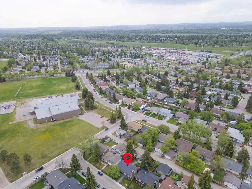 351 Queen Charlotte Road SE Calgary AB T2J4H5