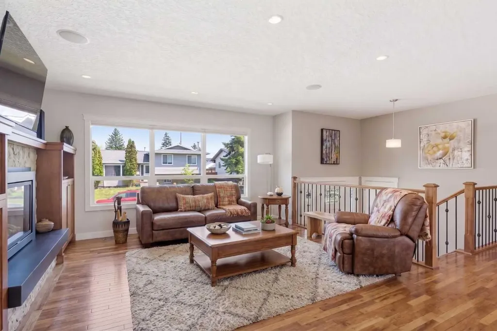 351 Queen Charlotte Road SE Calgary AB T2J4H5