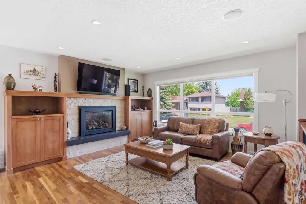 351 Queen Charlotte Road SE Calgary AB T2J4H5