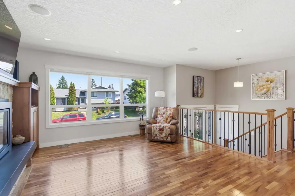 351 Queen Charlotte Road SE Calgary AB T2J4H5