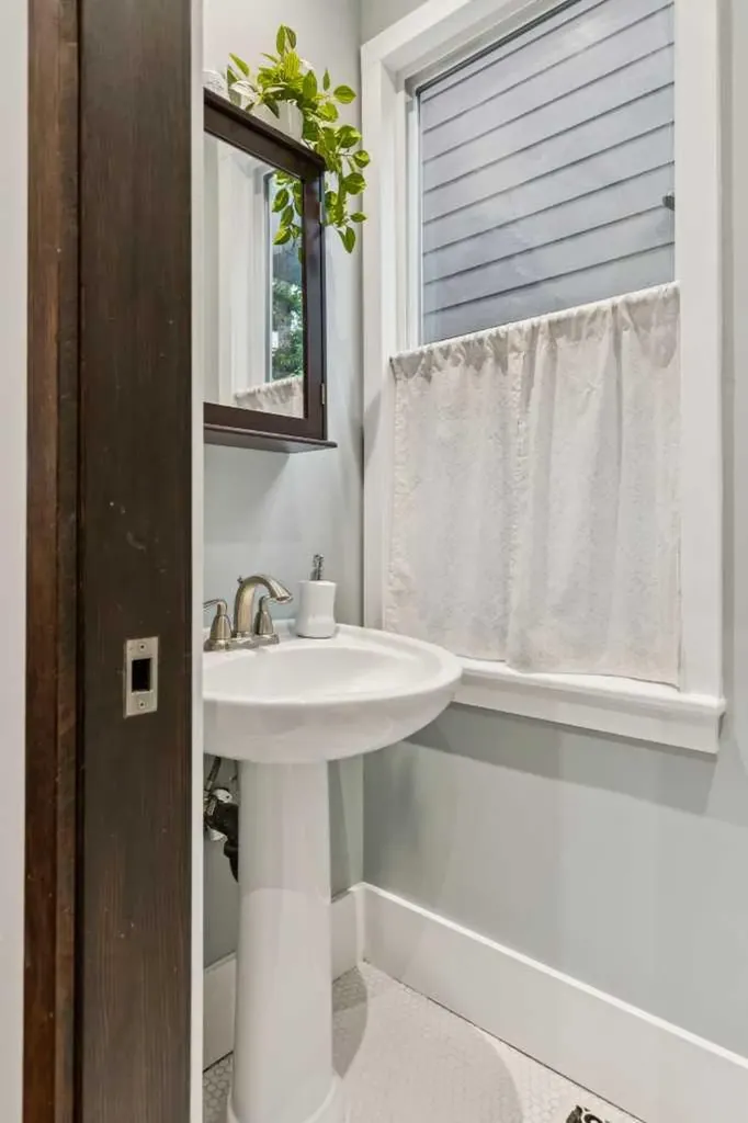 533 22 Avenue SW Calgary AB T2S 0H5