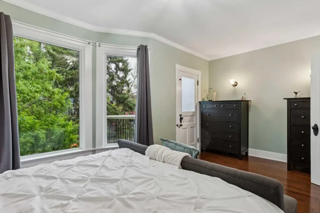 533 22 Avenue SW Calgary AB T2S 0H5