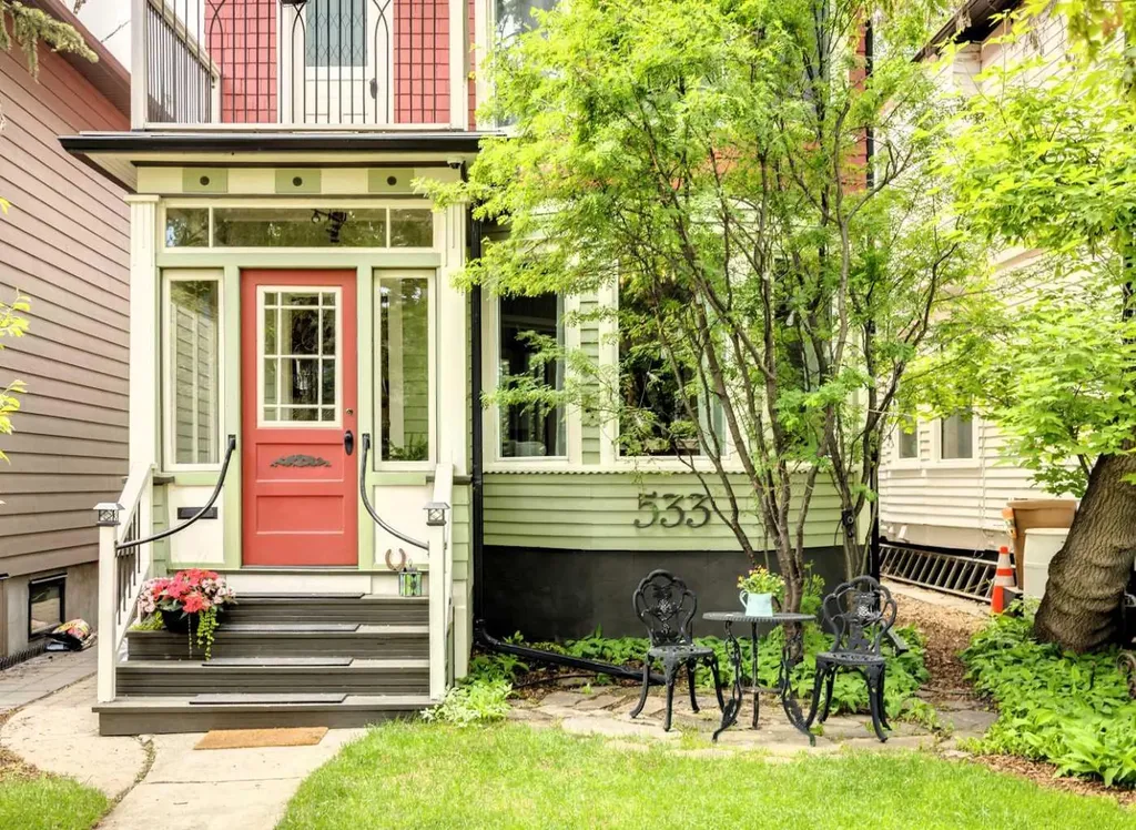 533 22 Avenue SW Calgary AB T2S 0H5