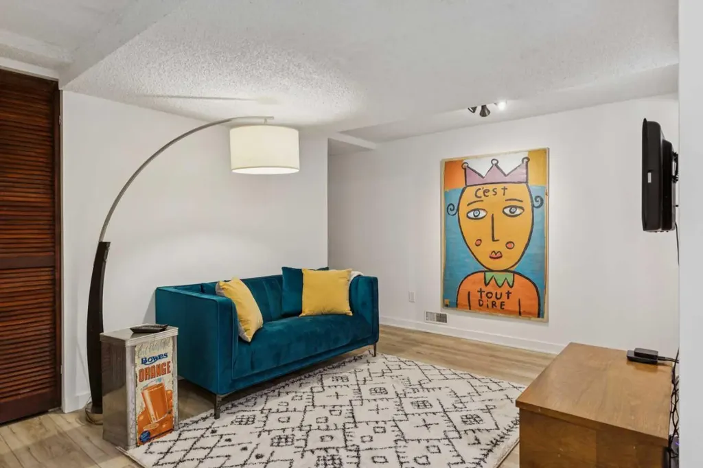 533 22 Avenue SW Calgary AB T2S 0H5