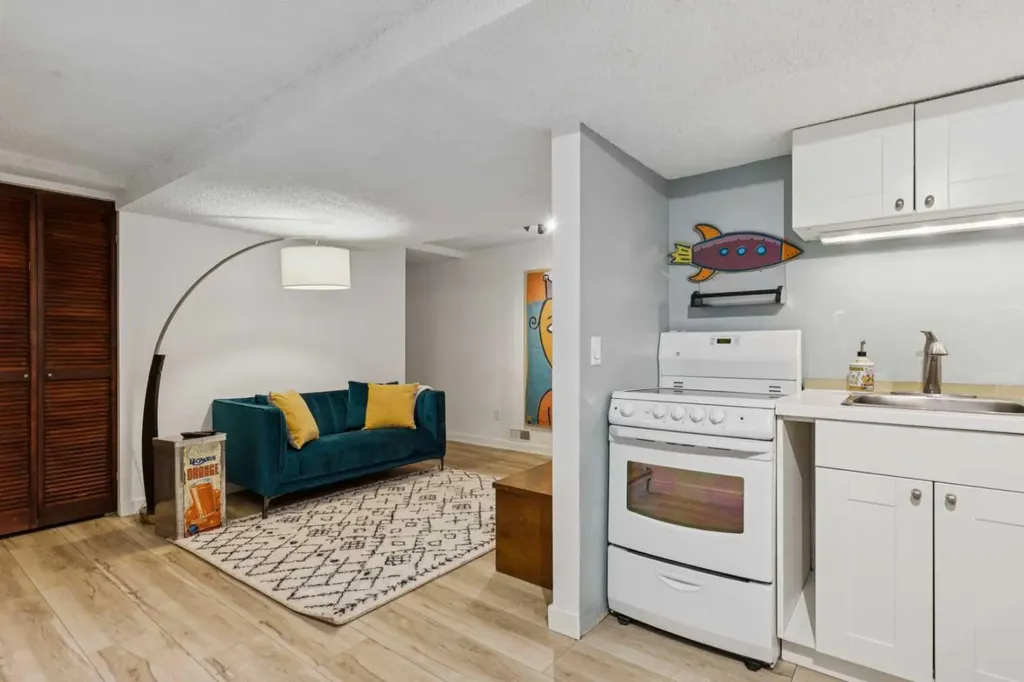533 22 Avenue SW Calgary AB T2S 0H5