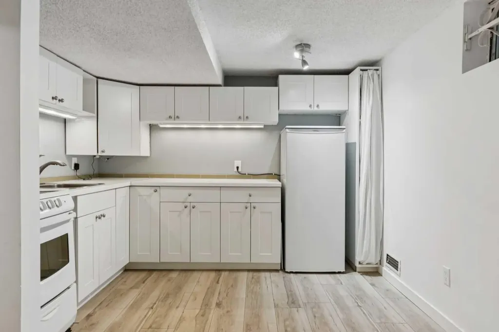 533 22 Avenue SW Calgary AB T2S 0H5
